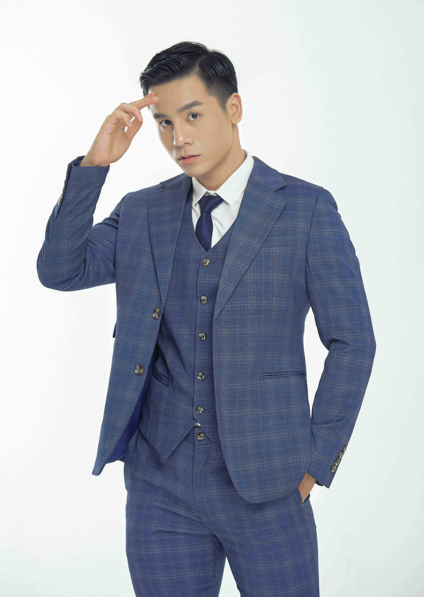 Tung bộ ảnh lịch lãm đầu năm, Cao Xuân Tài tiết lộ dự án mới ảnh 1