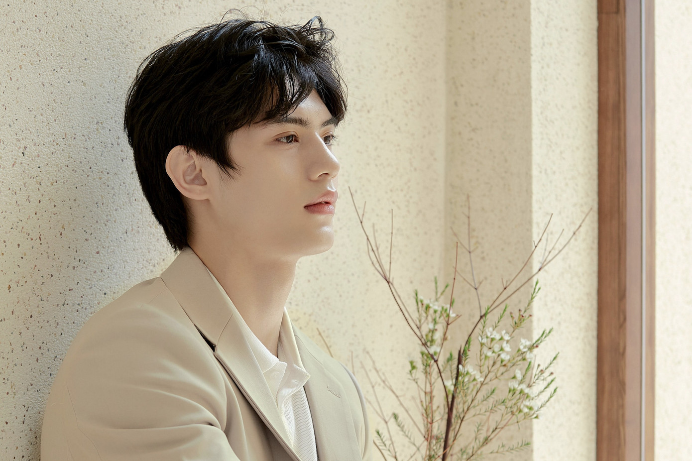 Trai đẹp 9X lọt vào “mắt xanh” của hội chị em khi xuất hiện trong MV mới của Hương Ly ảnh 5