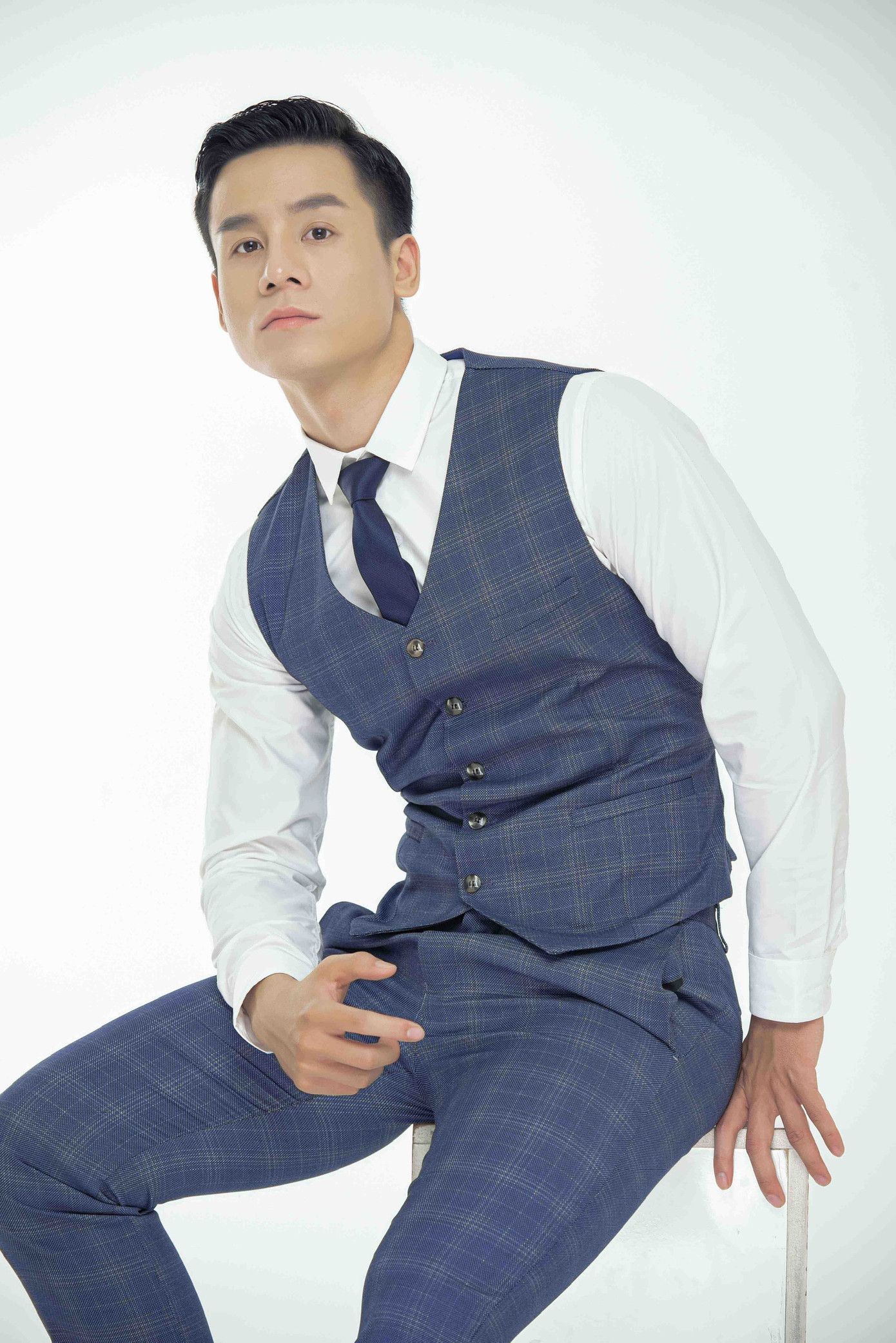 Tung bộ ảnh lịch lãm đầu năm, Cao Xuân Tài tiết lộ dự án mới ảnh 5