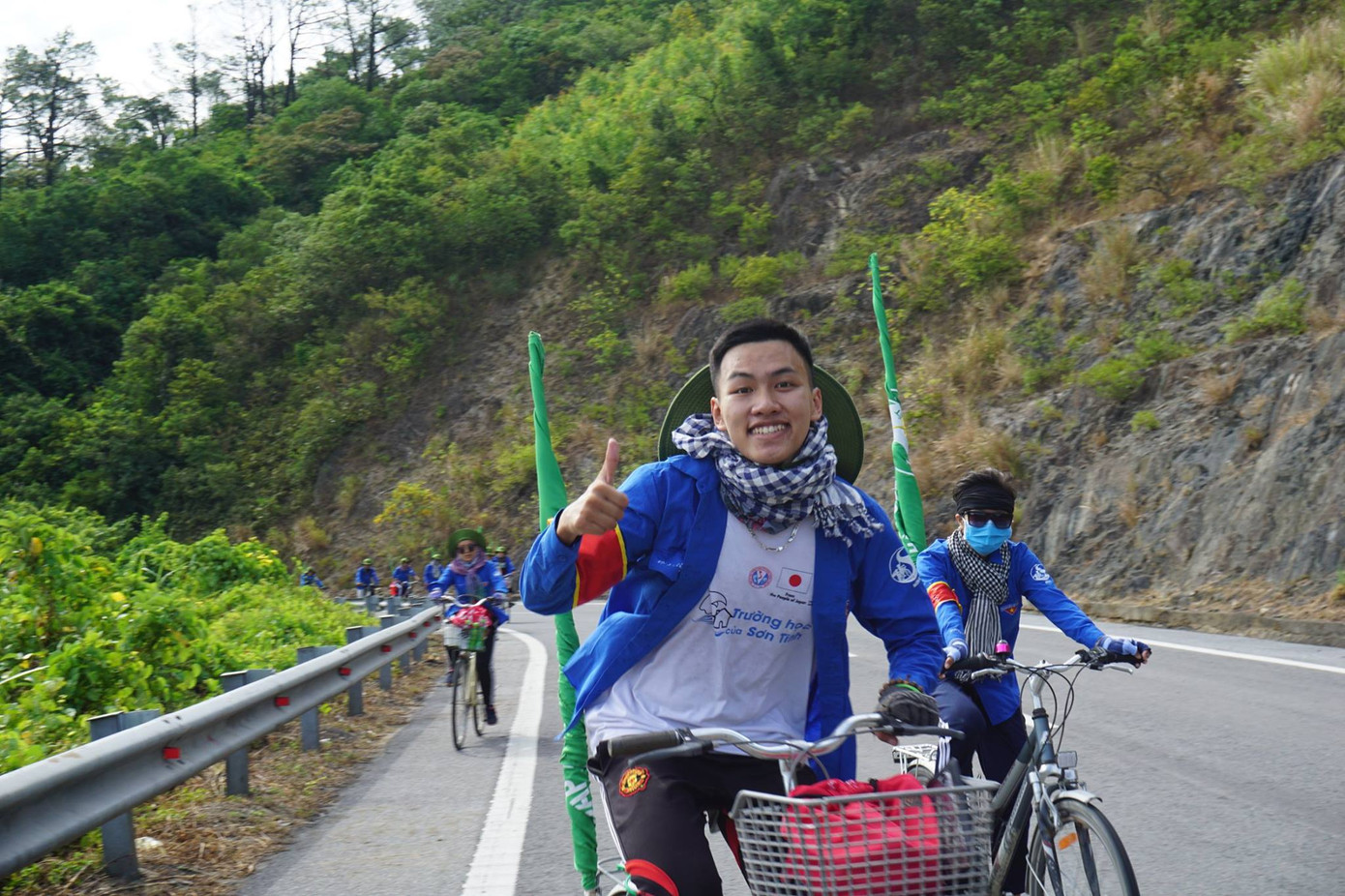 Tâm sự của một cựu Sao tháng Giêng đạp xe xuyên Việt được kết nạp Đảng tại trường đại học ảnh 2