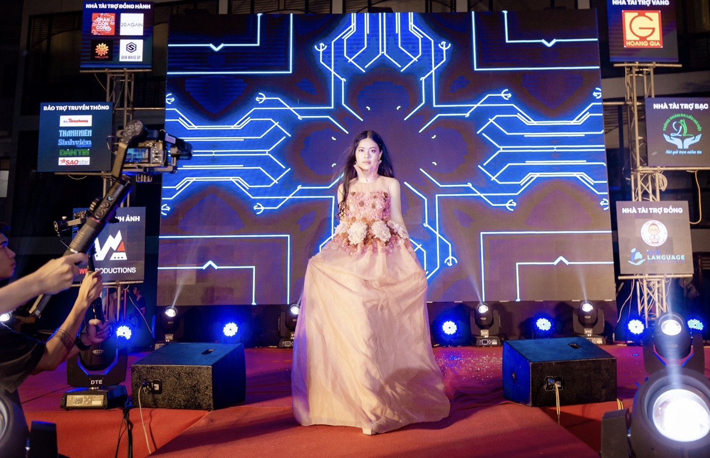 Hãy theo đuổi sự ưu tú, thành công sẽ theo đuổi bạn ảnh 13