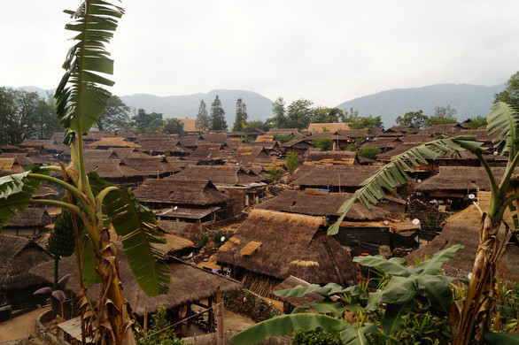 Làng du lịch nổi tiếng với nhà rơm- “bộ lạc nguyên thủy” cuối cùng bị lửa biến thành tro ảnh 1