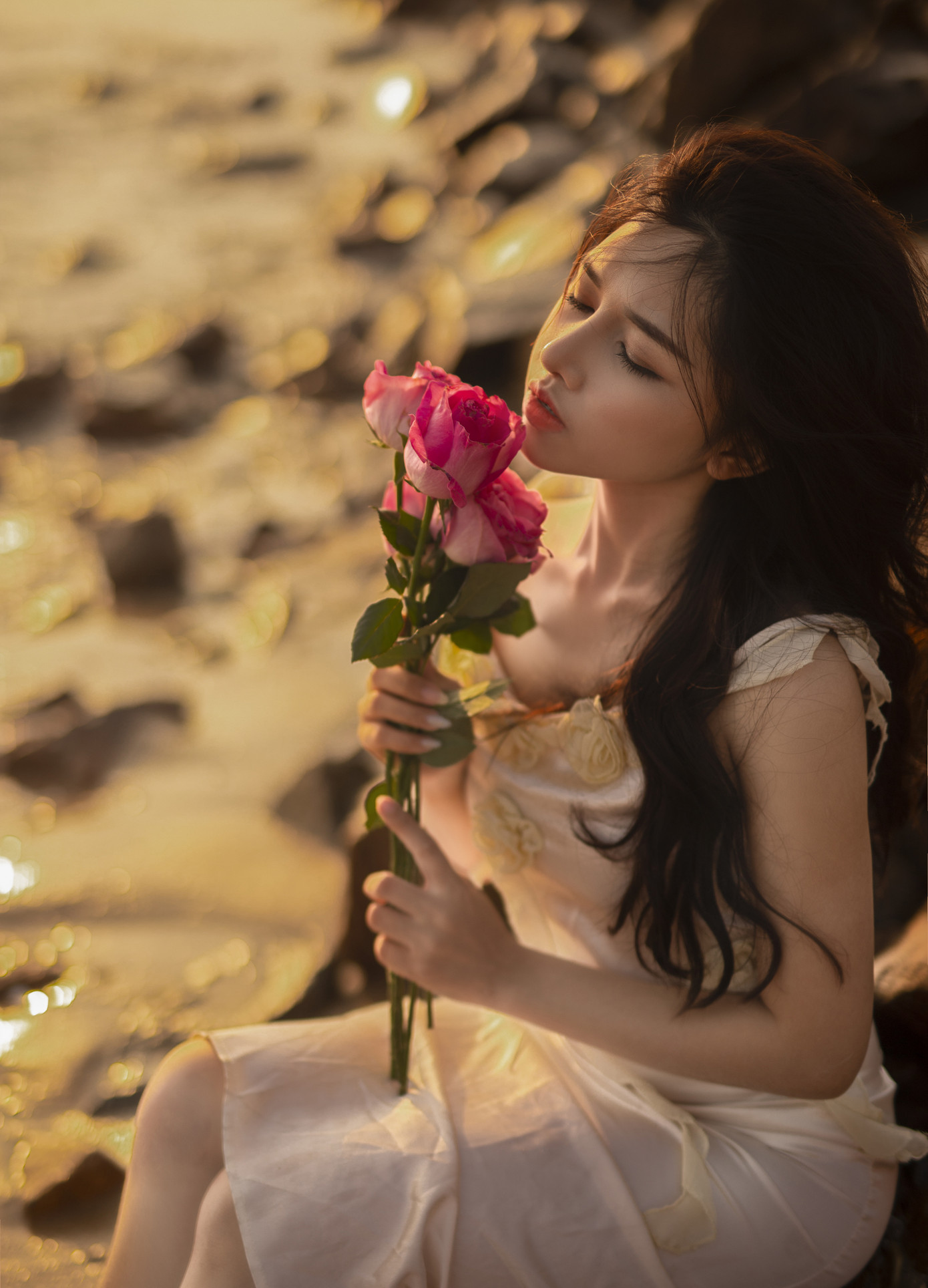 Vẻ đẹp hút hồn của hot girl Đắk Lắk dưới ánh hoàng hôn ảnh 3