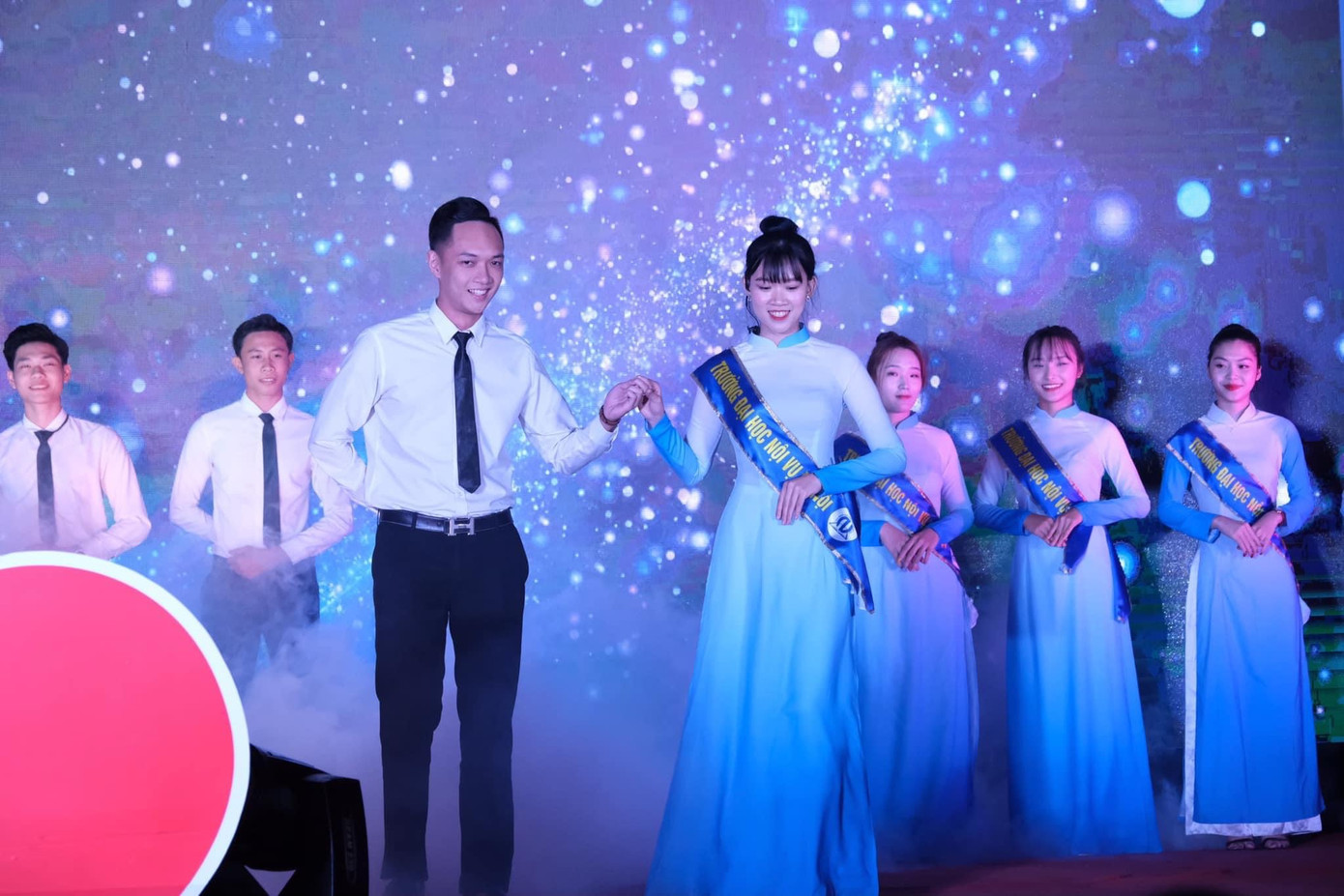 Vẻ đẹp của nữ sinh trường ĐH Nội vụ đạt giải Người đẹp trí tuệ - Miss Elegant Beauty 2020 ảnh 2