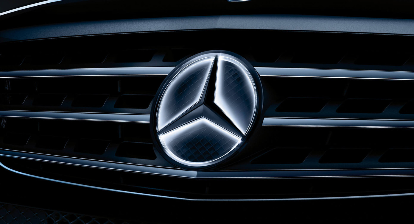 Logo trên xe Mercedes-Benz có thể gây lỗi cho hệ thống lái ảnh 1