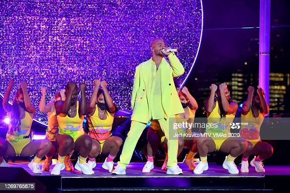 Dàn sao khuấy động VMAs 2020: Lady Gaga, Ariana Grande, BTS, The Weeknd thắng lớn ảnh 5