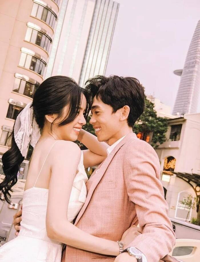 Hồng Thanh và DJ Mie được yêu mến với hình ảnh couple đáng yêu, có nhiều tình video hài hước trên mạng xã hội. DJ Mie lên tiếng khẳng định không có chuyện chia tay Hồng Thanh như netizen đồn đoán ảnh 6