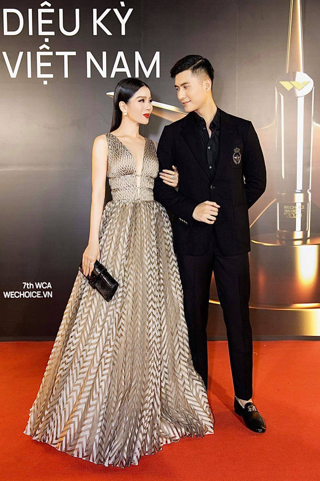 Hậu ly hôn, Lệ Quyên chính thức khoe nhẫn đôi và công khai chuyện hẹn hò bạn trai kém 12 tuổi ảnh 2