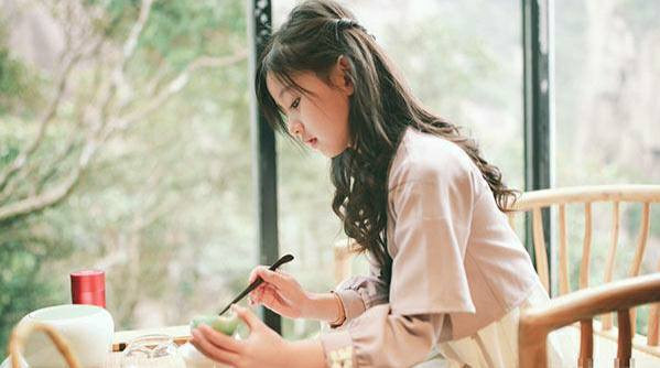 Mới 11 tuổi nhưng “tiểu mỹ nhân” này đã đứng chung sân khấu với TFBOYS, Vương Nhất Bác ảnh 1