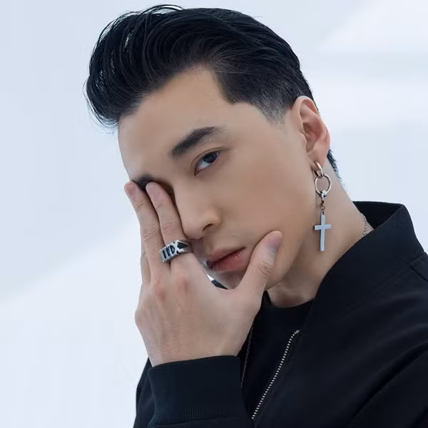 Giải mã Karik: Chàng rapper không hề gai góc mà vẫn khiến fangirl mê như điếu đổ ảnh 1