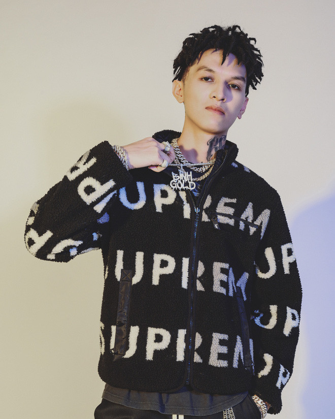 Bình Gold - rapper đang được cộng đồng mạng nhắc đến thời gian gần đây. Nghi vấn Bình Gold “đá đểu” ViruSs để bảo vệ Sơn Tùng M-TP: Netizen dự đoán sẽ có màn “rap diss“ ảnh 1