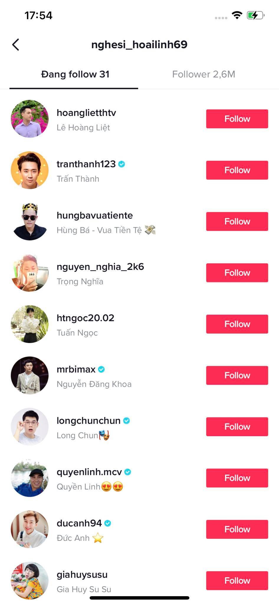 Nghệ sĩ Hoài Linh nhấn nút theo dõi 31 tài khoản TikTok, trong số đó chỉ có 2 ca sĩ! ảnh 3