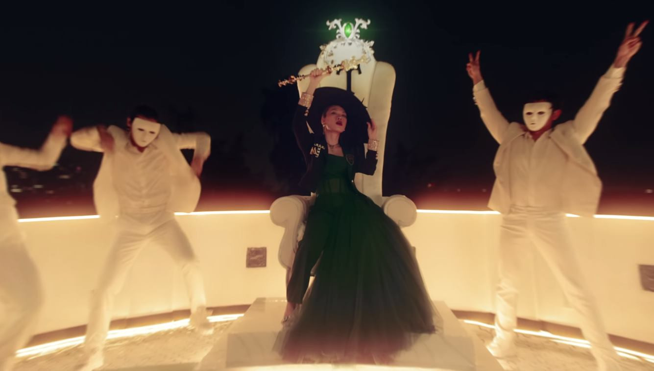 “Chị đẹp” Mỹ Tâm sang chảnh trong MV mới với loạt phụ kiện đến từ thương hiệu Chanel ảnh 6