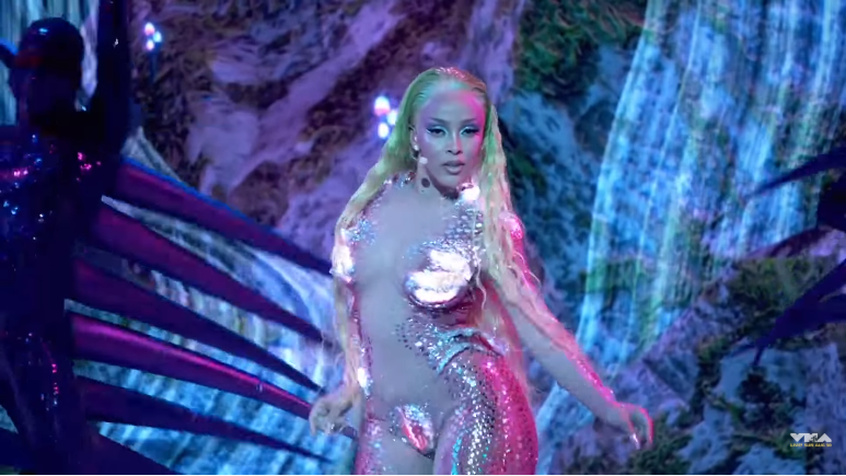 Dàn sao khuấy động VMAs 2020: Lady Gaga, Ariana Grande, BTS, The Weeknd thắng lớn ảnh 7