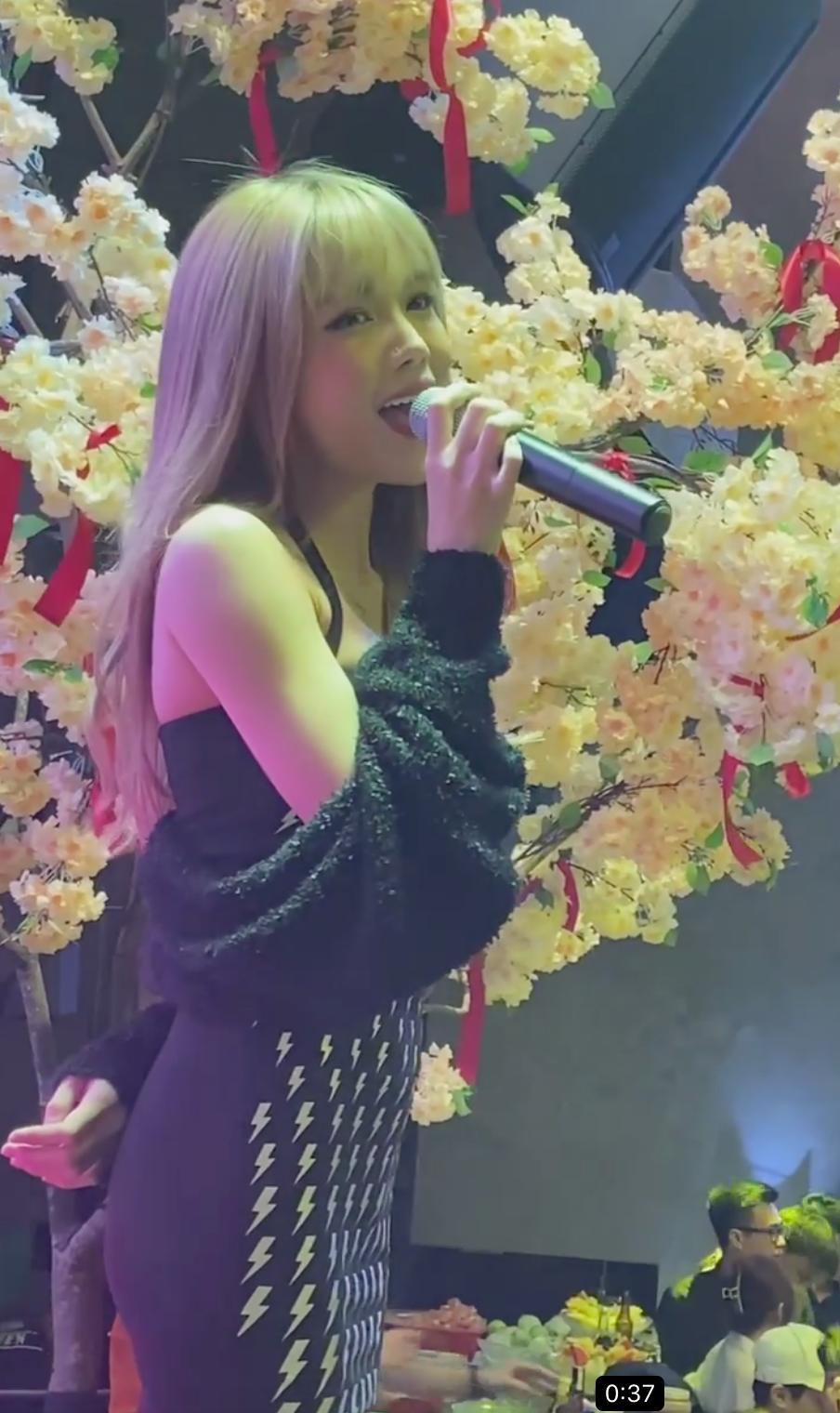 Thiều Bảo Trâm lần đầu xuất hiện sau lùm xùm tình cảm: Vẫn xinh đẹp và thần thái! ảnh 2