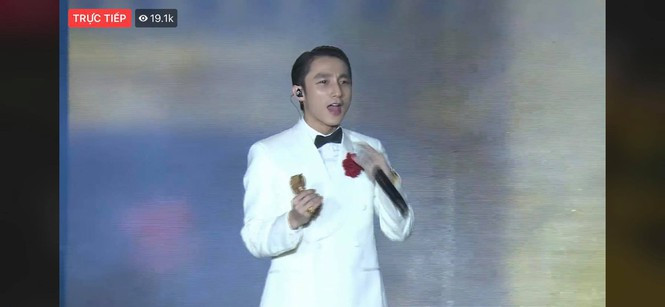 Lần xuất hiện tối qua của nam ca sĩ khiến khán giả phần nào đoán được câu chuyện. Sơn Tùng chính thức hủy theo dõi Thiều Bảo Trâm trên Instagram sau lời nhắn nhủ đầy ẩn ý ảnh 3