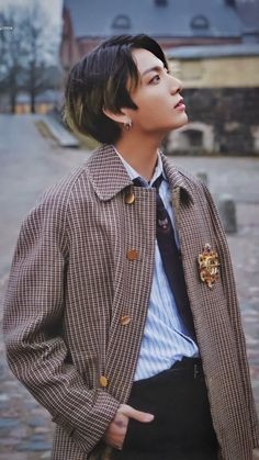 Scandal bủa vây Jungkook BTS: Từ nghi vấn hẹn hò gái lạ, tai nạn xe hơi đến “Itaewon“ ảnh 1