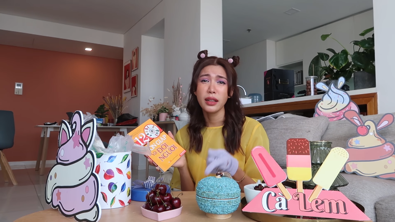 Góc “lầy lội“: Minh Tú react MV “Ice Cream” theo phong cách... thầy phong thủy ảnh 2