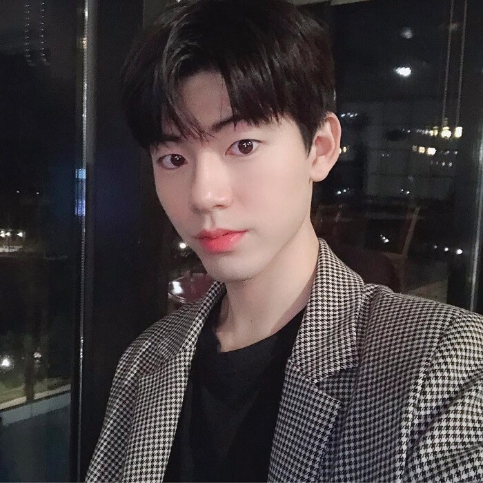 Soái ca tân binh “Hospital Playlist” gây sốt với gương mặt hao hao Park Bo Gum ảnh 5