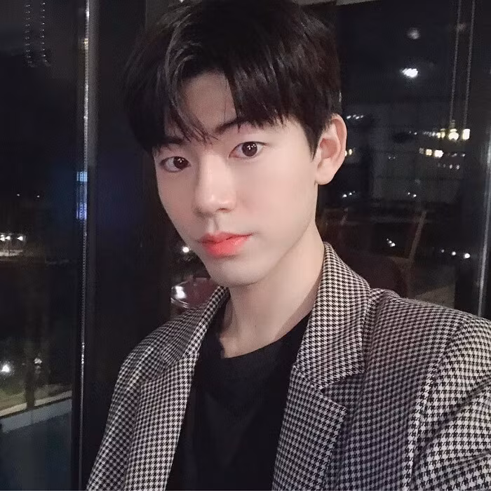 Soái ca tân binh “Hospital Playlist” gây sốt với gương mặt hao hao Park Bo Gum ảnh 5