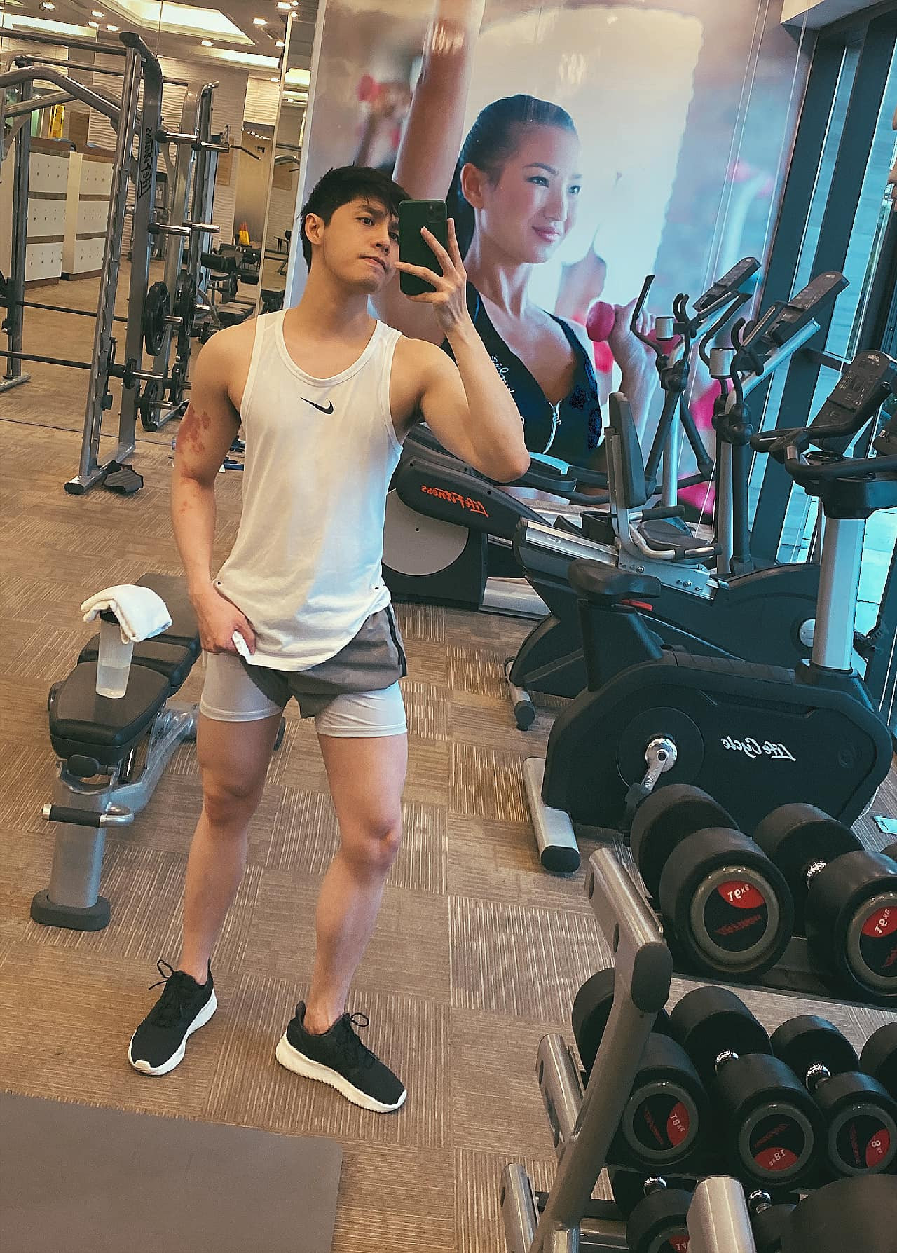 Góc éo le: Noo Phước Thịnh khoe cây quất mới mua nhưng ai cũng tập trung vào body 6 múi ảnh 5