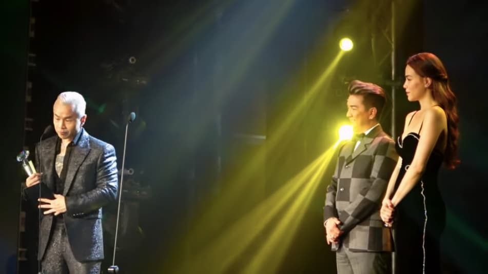 Binz quay sang Hồ Ngọc Hà nhưng lại cảm ơn “chị Tâm” khi nhận giải thưởng ở Làn Sóng Xanh ảnh 2