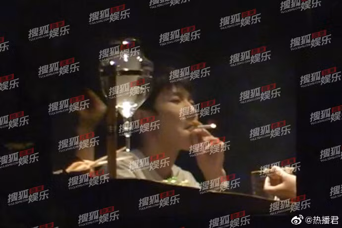 Không chỉ hại sức khỏe, hút thuốc lá còn phá tan hình tượng nhiều sao nam Hoa ngữ ảnh 2