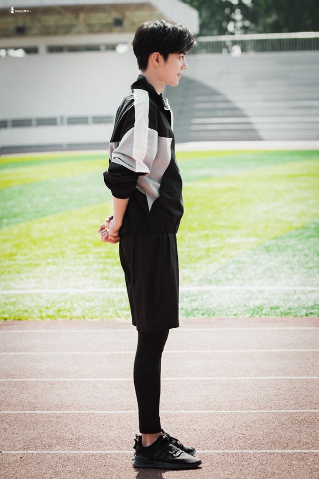 Sở hữu chân dài thẳng tấp “cực phẩm”, mỹ nam C-Biz khiến fangirl vừa “u mê”, vừa ghen tị ảnh 1