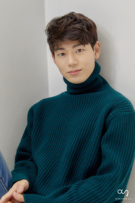 Soái ca tân binh “Hospital Playlist” gây sốt với gương mặt hao hao Park Bo Gum ảnh 7