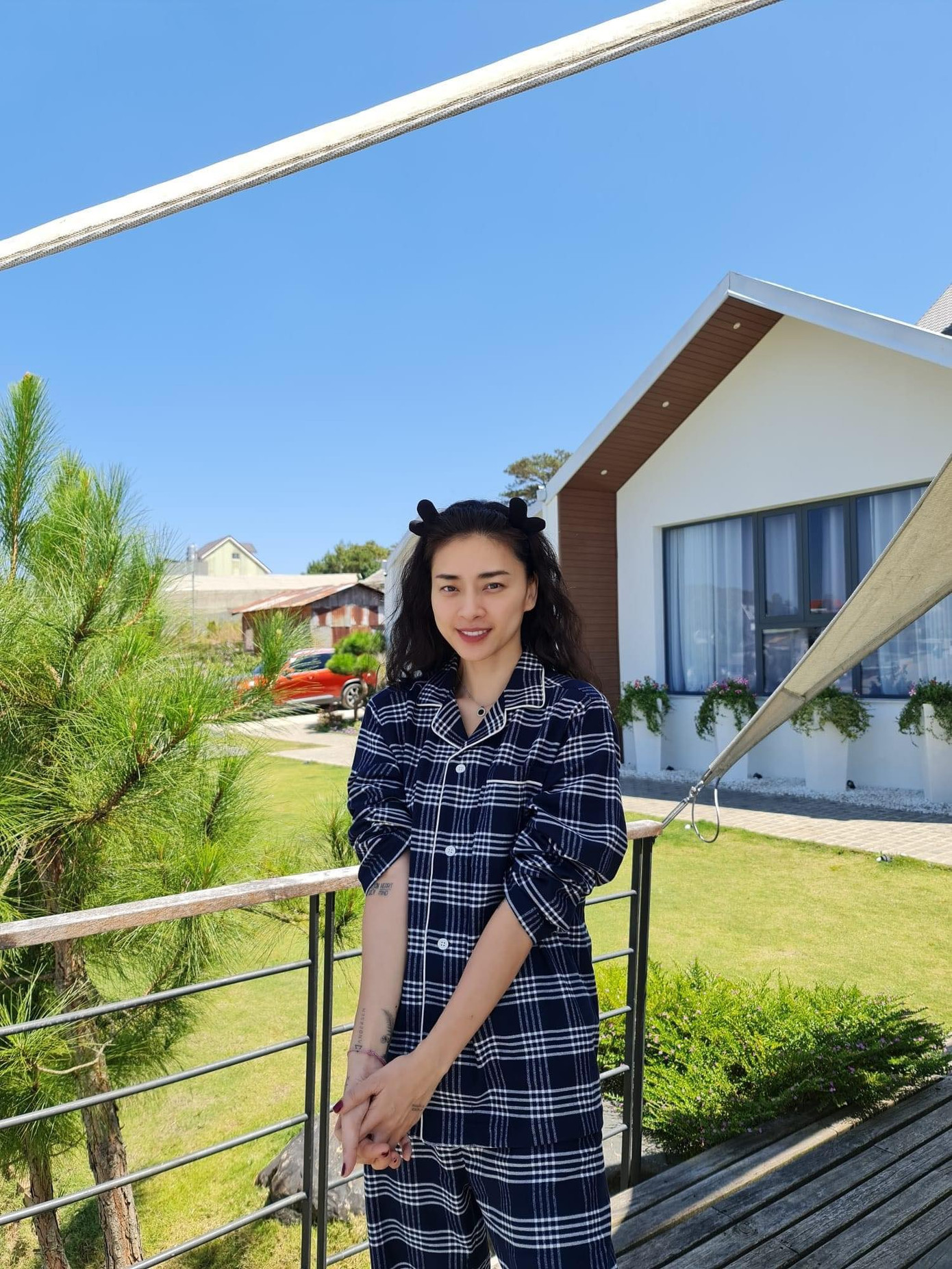 Ngô Thanh Vân diện đồ đôi, ngầm xác nhận đang hẹn hò CEO điển trai kém 11 tuổi? ảnh 1