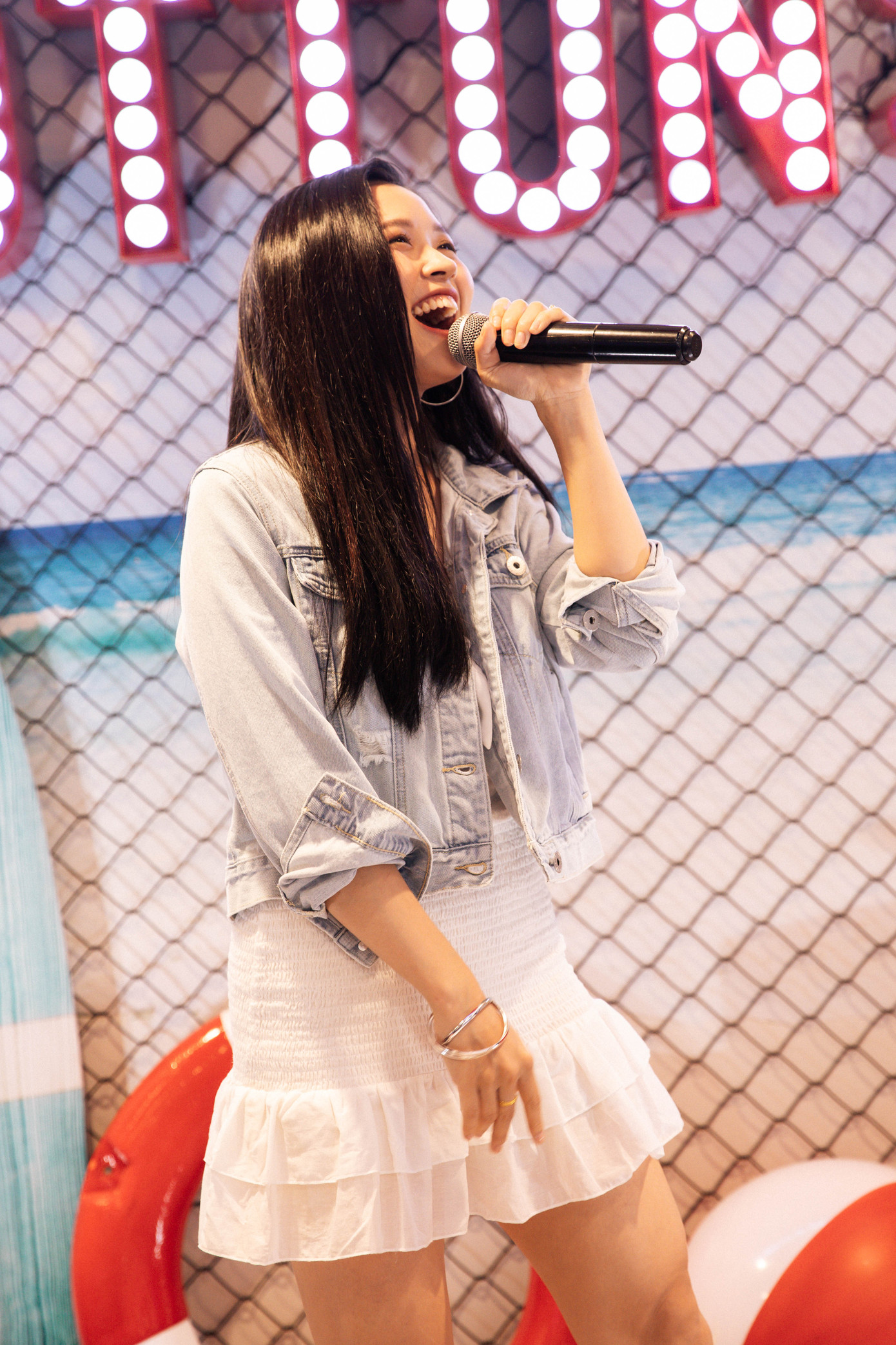 Suni Hạ Linh khuấy động sự kiện thời trang với bản remix “Không sao mà, em đây rồi“ ảnh 2