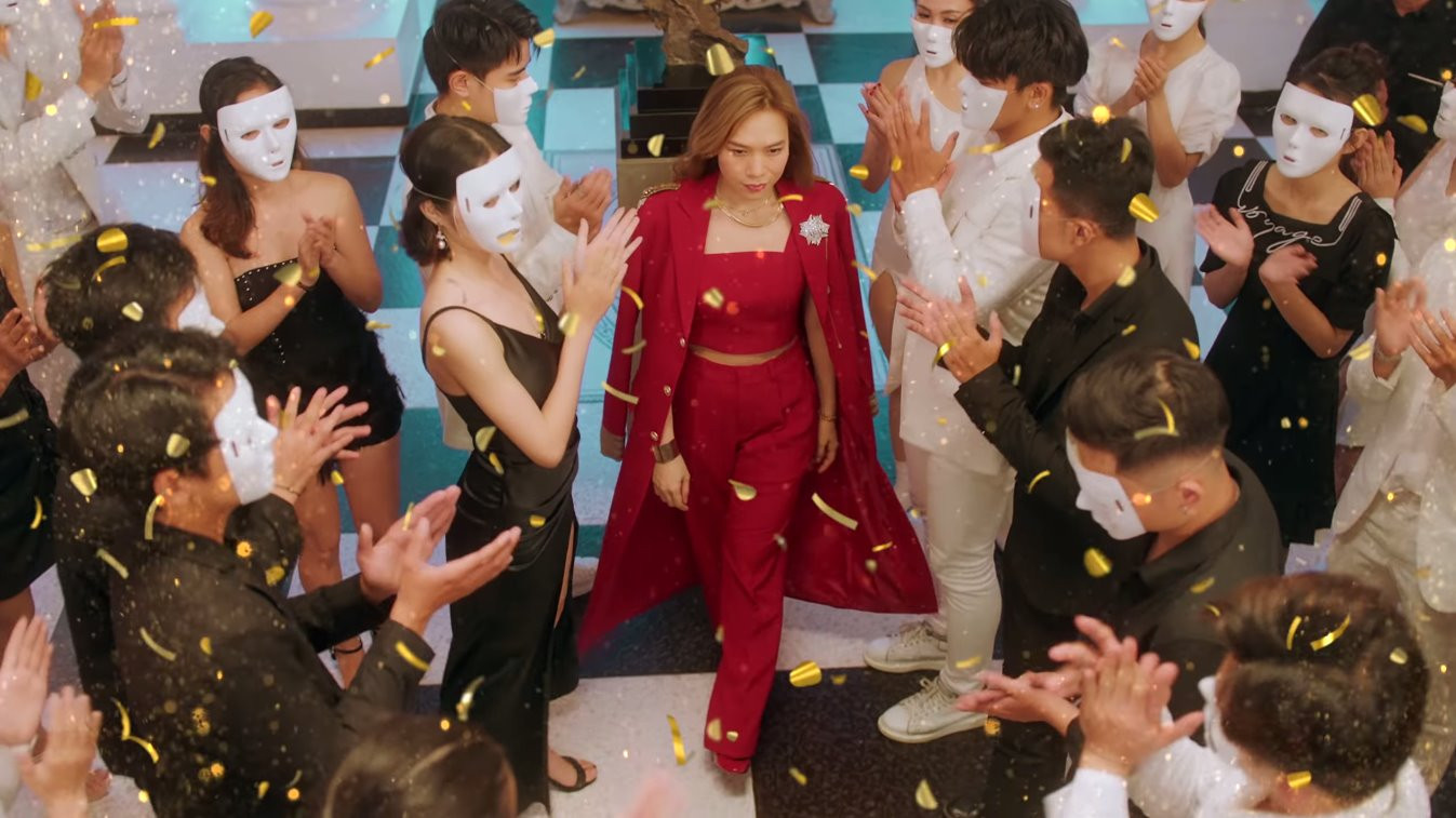 “Chị đẹp” Mỹ Tâm sang chảnh trong MV mới với loạt phụ kiện đến từ thương hiệu Chanel ảnh 7