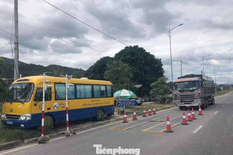 Công an điều tra vụ trạm cân bị tố để xe quá tải, quá khổ 'lộng hành' ảnh 3