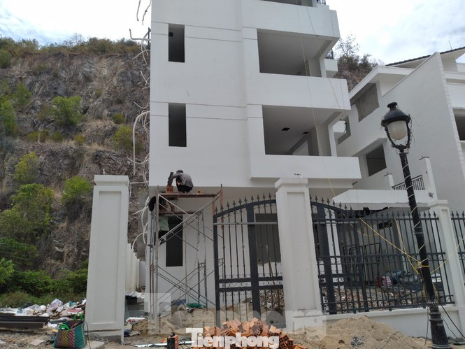 Phê duyệt phương án tháo dỡ khu biệt thự cao cấp xây vượt tầng ở Nha Trang ảnh 2