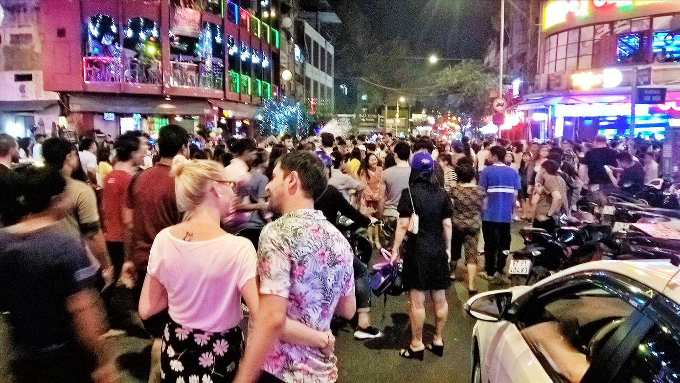 Tết Tây ở 'phố Tây' ảnh 1