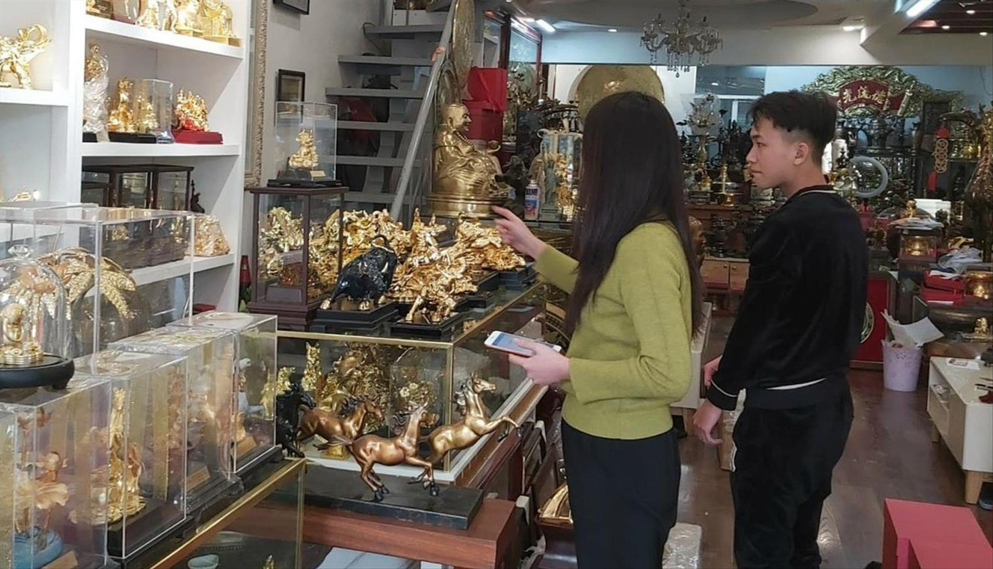 Quà tết giá hàng trăm triệu đồng bán cho ai? ảnh 1