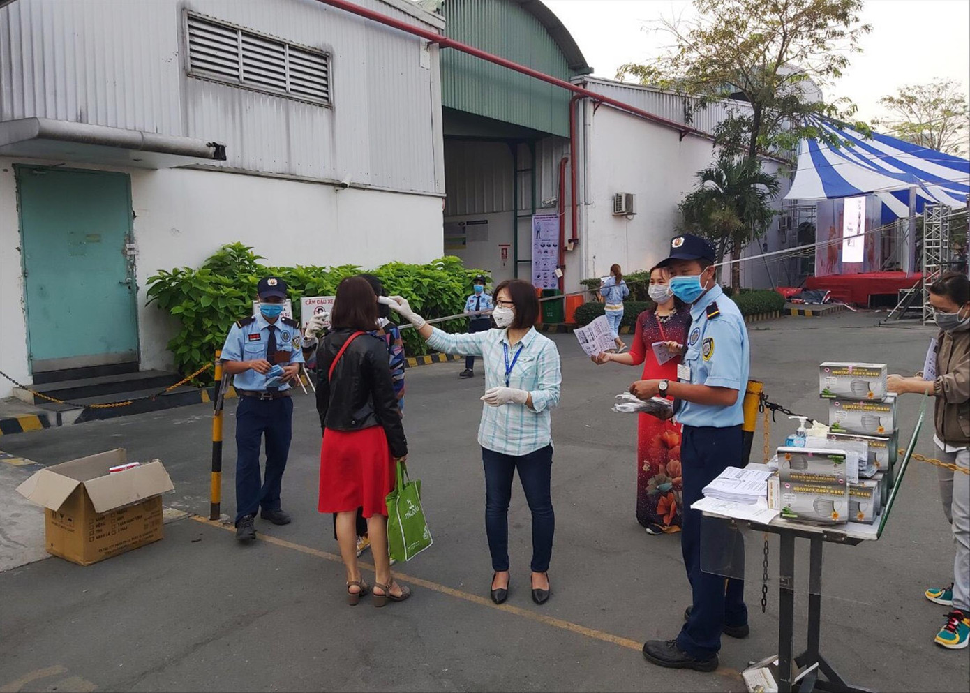 Doanh nghiệp tìm đủ cách chống dịch ảnh 1