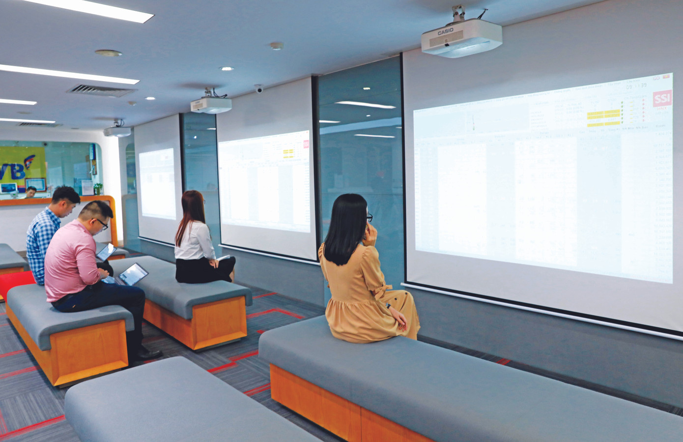 Nhìn lại cơn 'lên đồng' của chứng khoán ảnh 1