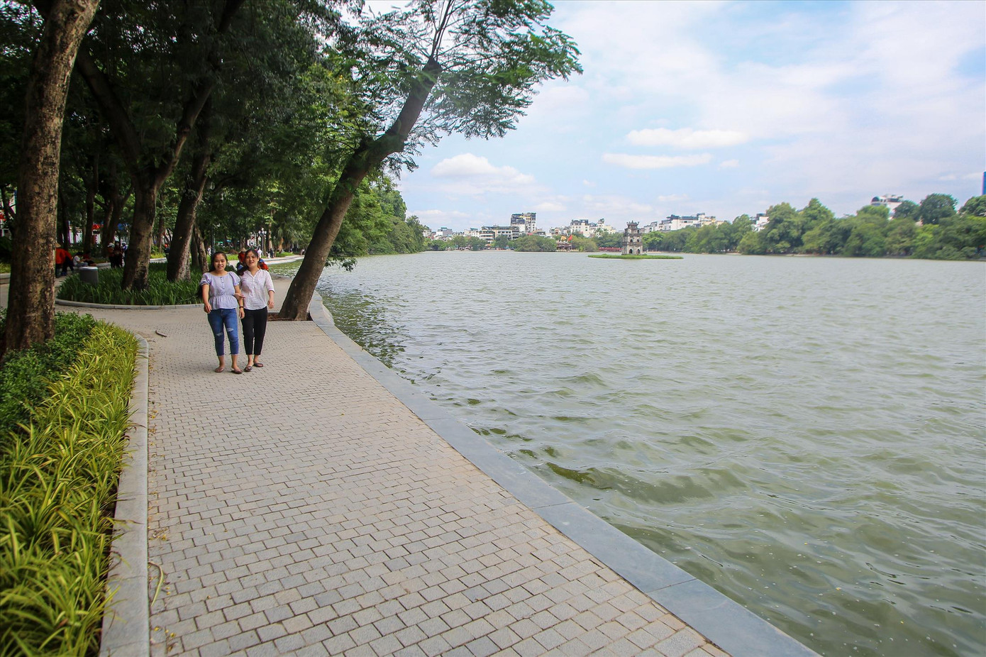 Bí thư Thành ủy Hà Nội gắn biển công trình cải tạo, chỉnh trang hồ Hoàn Kiếm ảnh 16