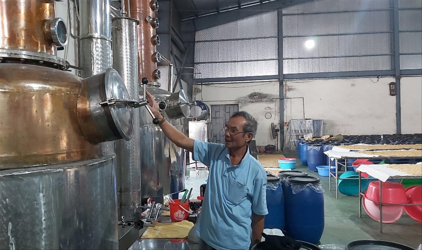 Quản lý rượu quê: Nấu mấy đời, ai quản đâu? ảnh 1