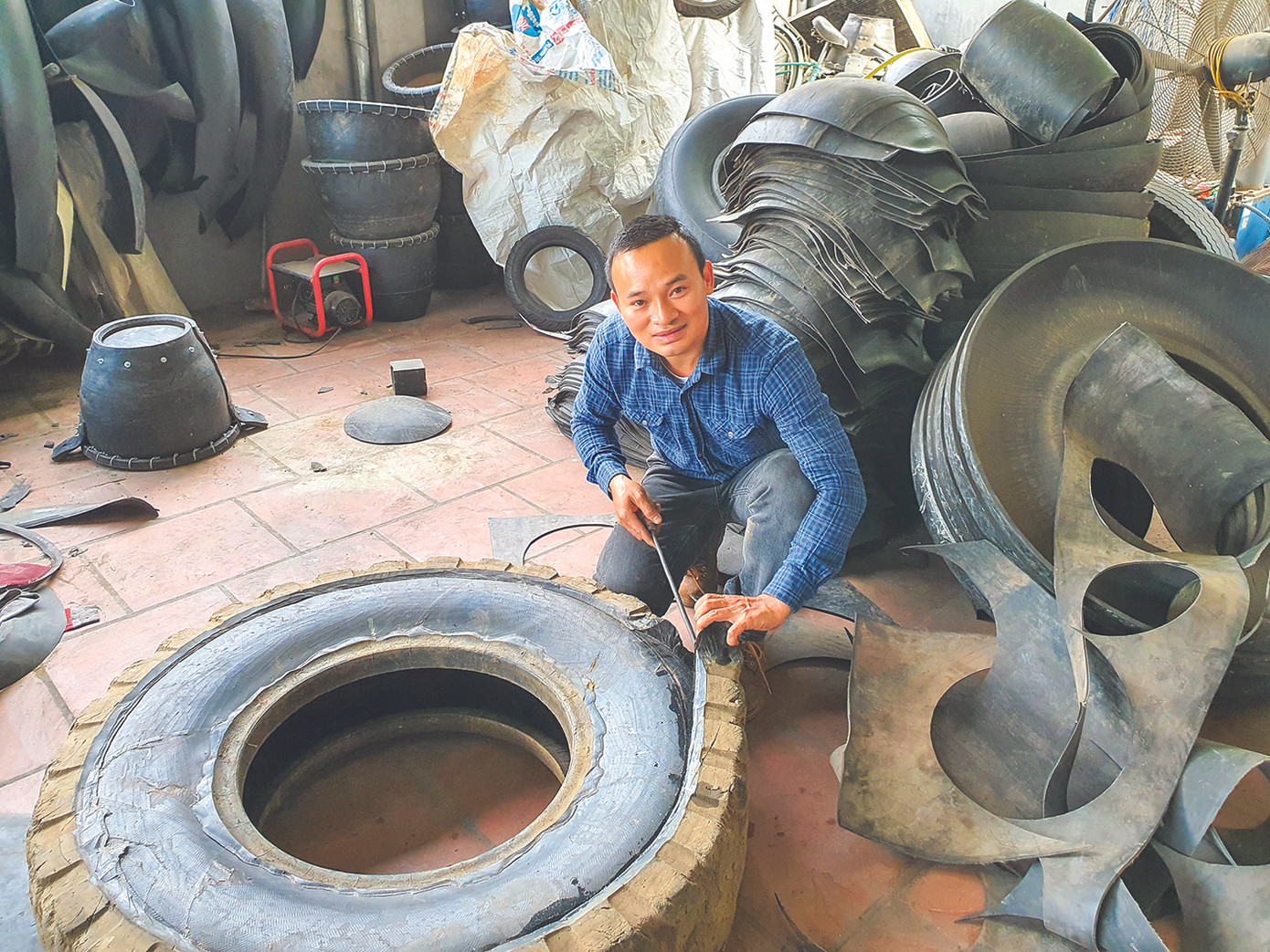 Thơ làm đồ tái chế Gã 'đồng nát' yêu lối sống từ thời 'ông bà anh' ảnh 1