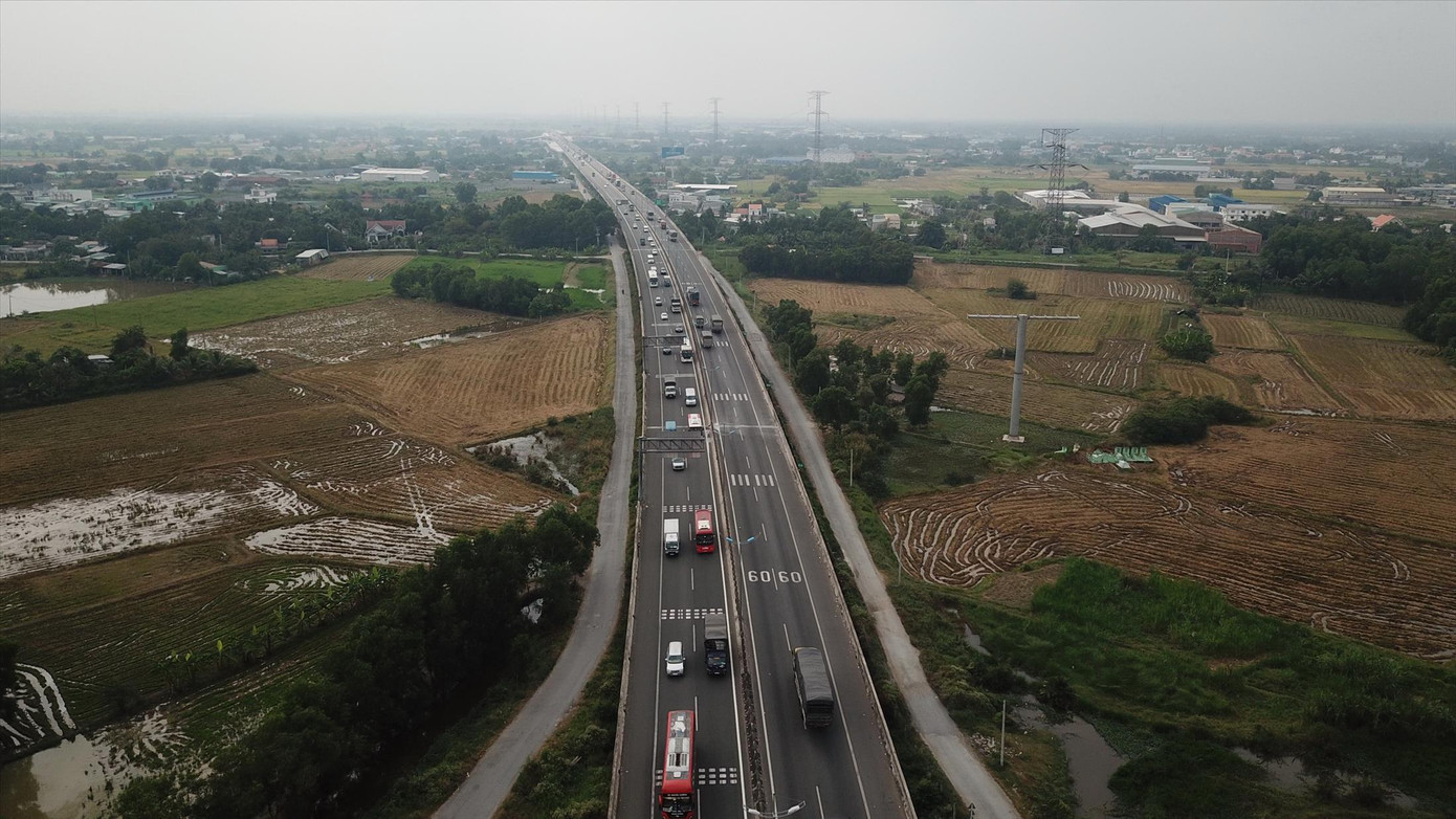 Sáng nay ông Đinh La Thăng cùng 18 bị cáo hầu toà ảnh 1