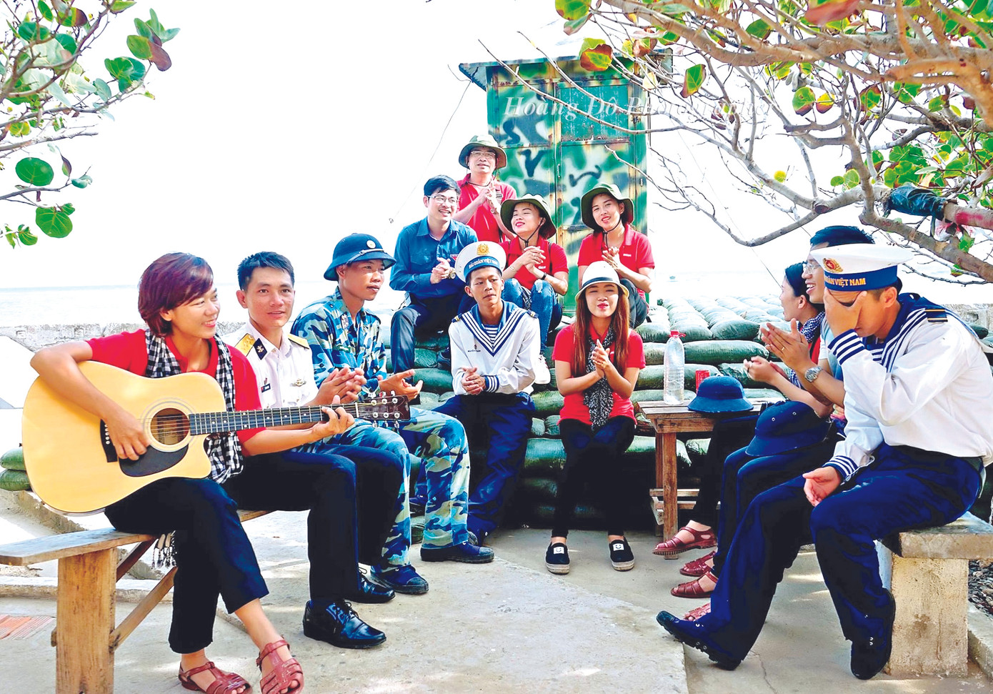 Nữ nhạc sỹ của đoàn và tuổi trẻ ảnh 1