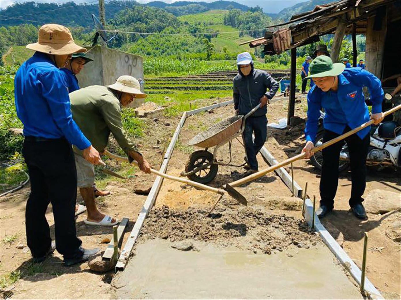 Đầy ắp niềm vui sau những đoạn đường mới ảnh 1