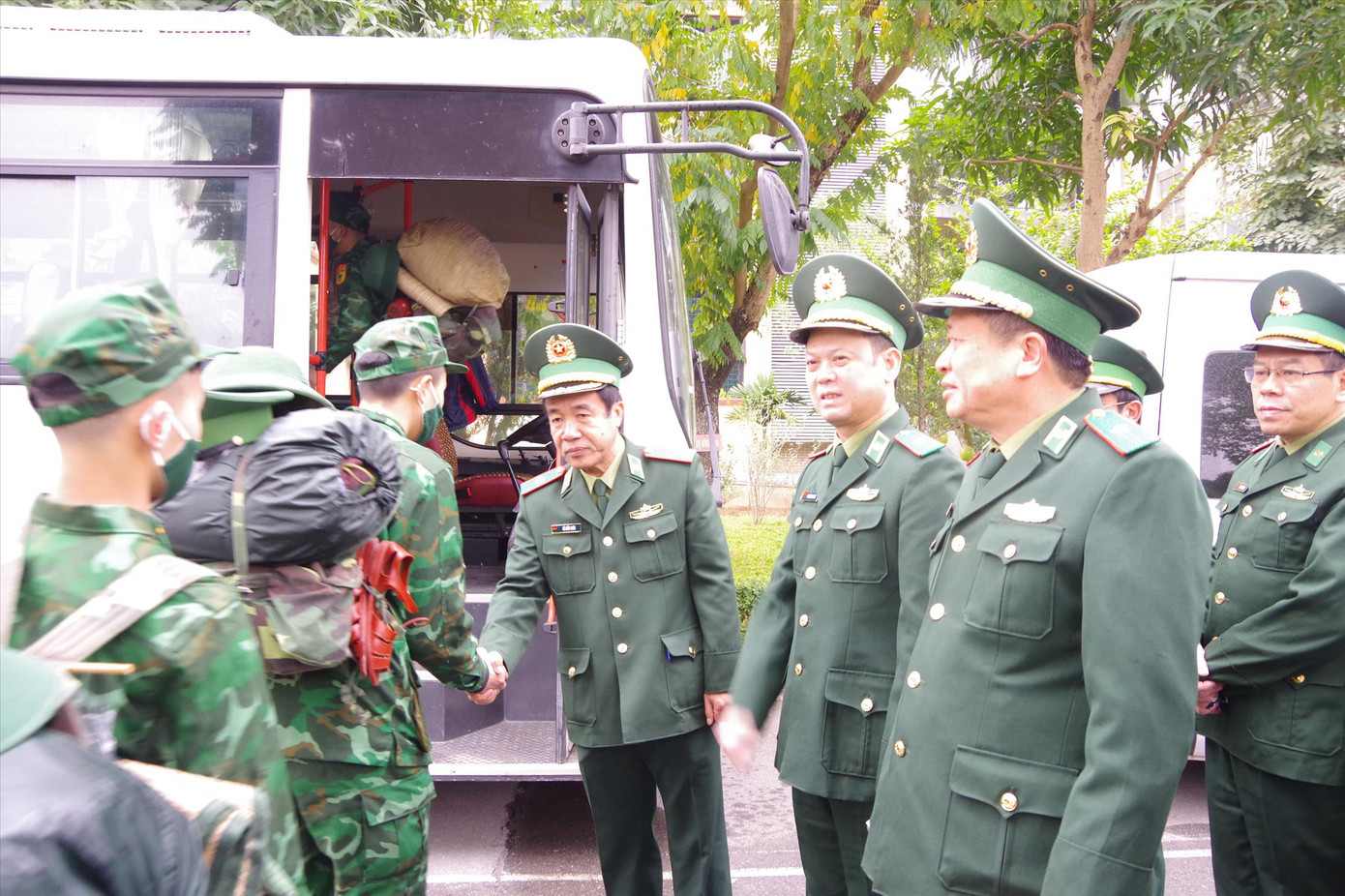 Tuổi trẻ An Giang chúc Tết chiến sỹ Hải quân ảnh 1