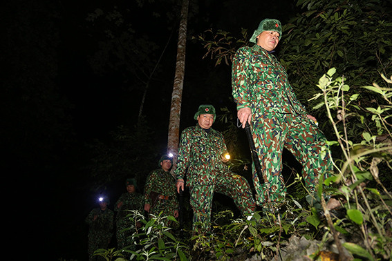 Đêm tuần tra vùng biên chống dịch ảnh 1