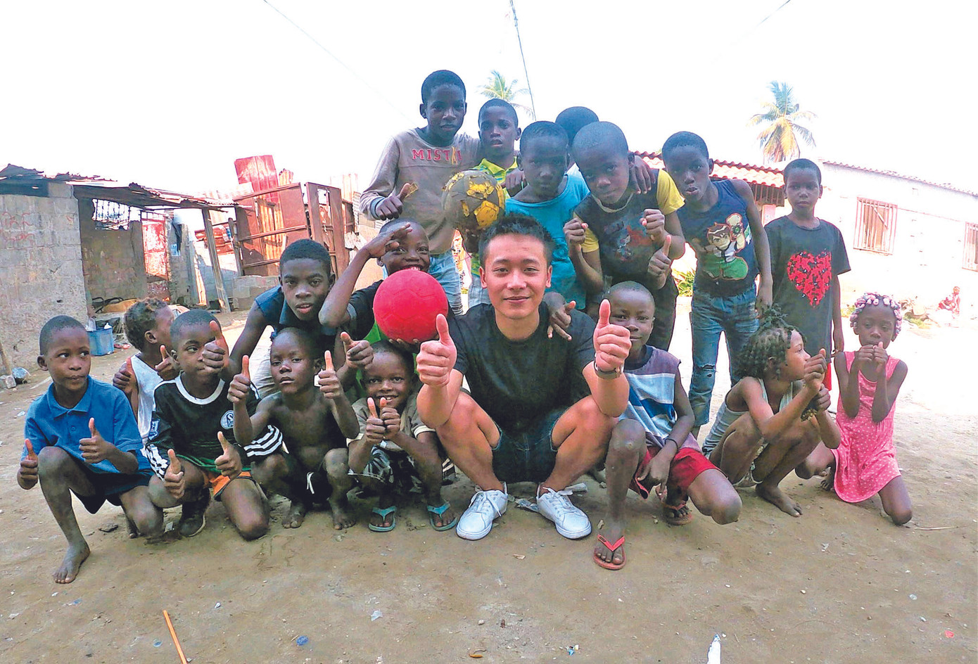 Chàng thợ xây và điều kỳ diệu ở châu Phi ảnh 2