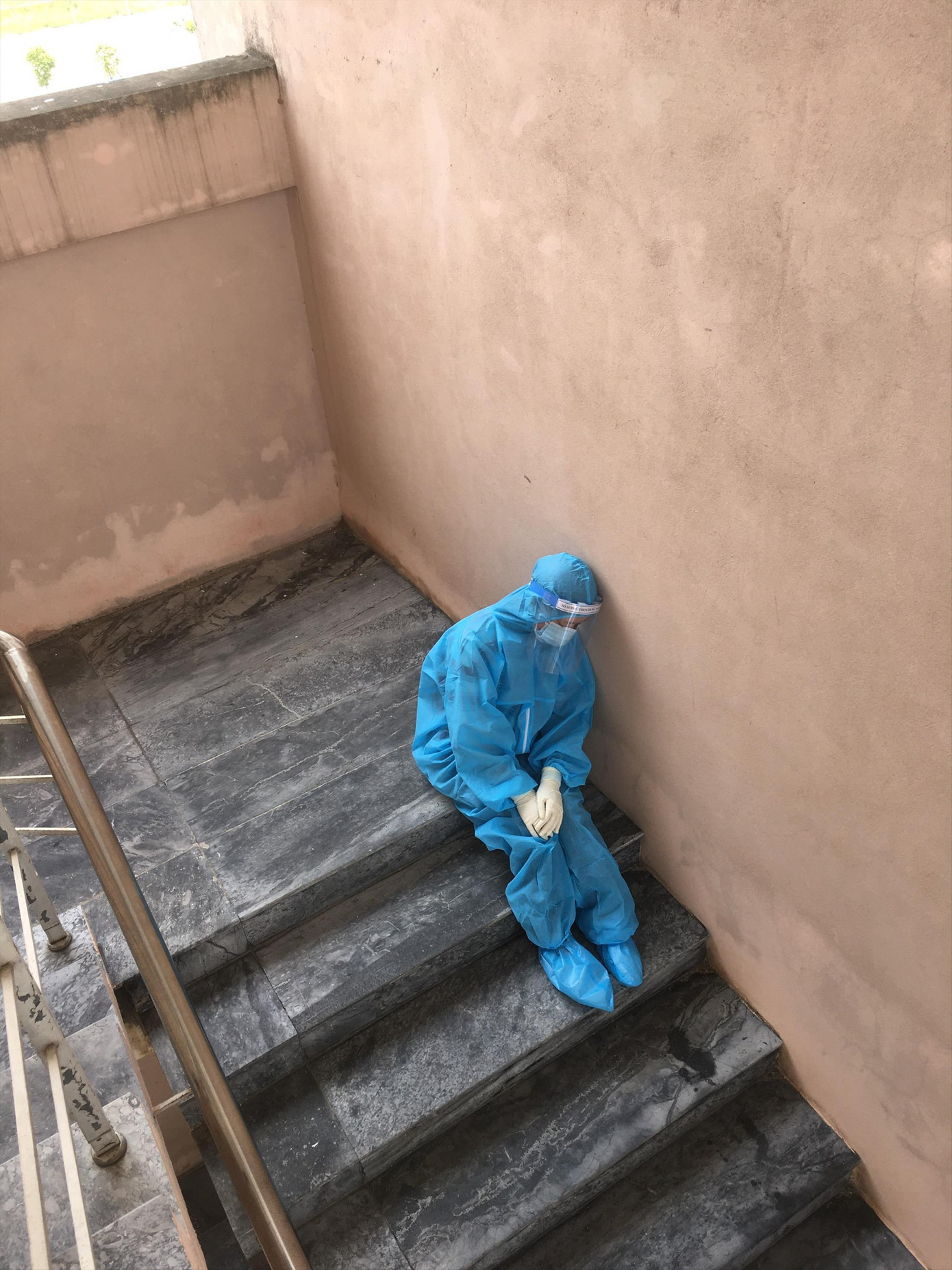 Chuyện của những tình nguyện viên trong khu cách ly ảnh 1