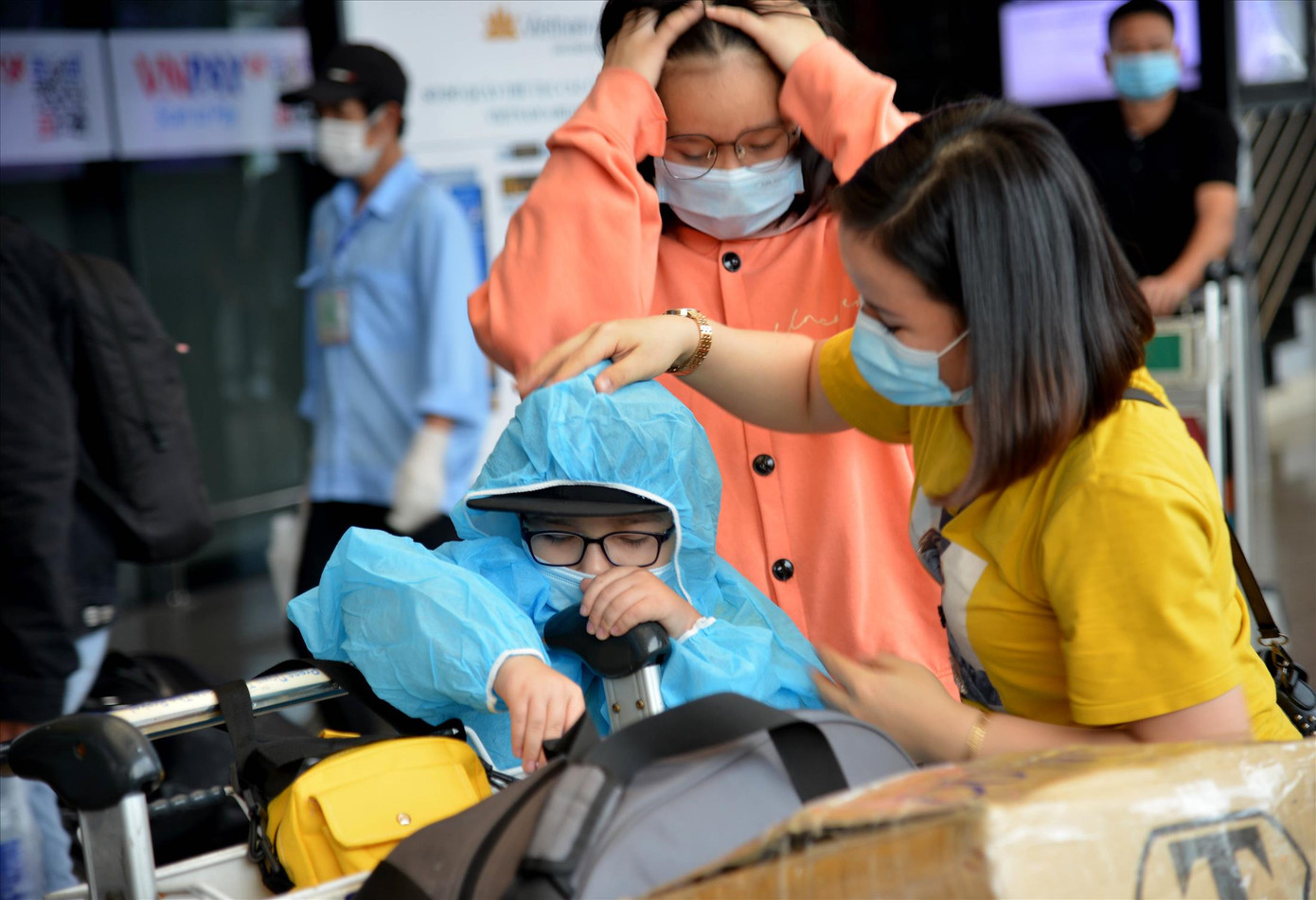 Cận tết, đi lại ở bến xe, ga tàu ra sao? ảnh 2