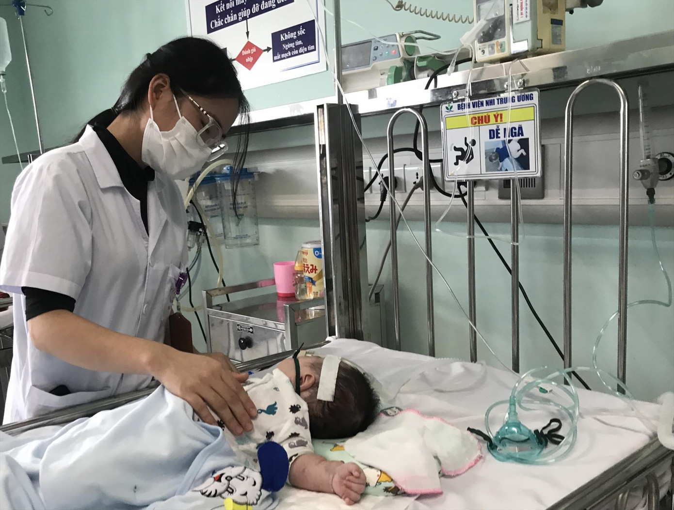 3 người Việt Nam đầu tiên tiêm thử nghiệm vắc-xin ngừa COVID-19 ảnh 3